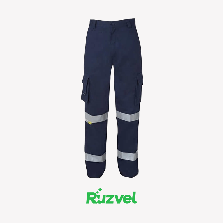 Pantalón tipo cargo en drill